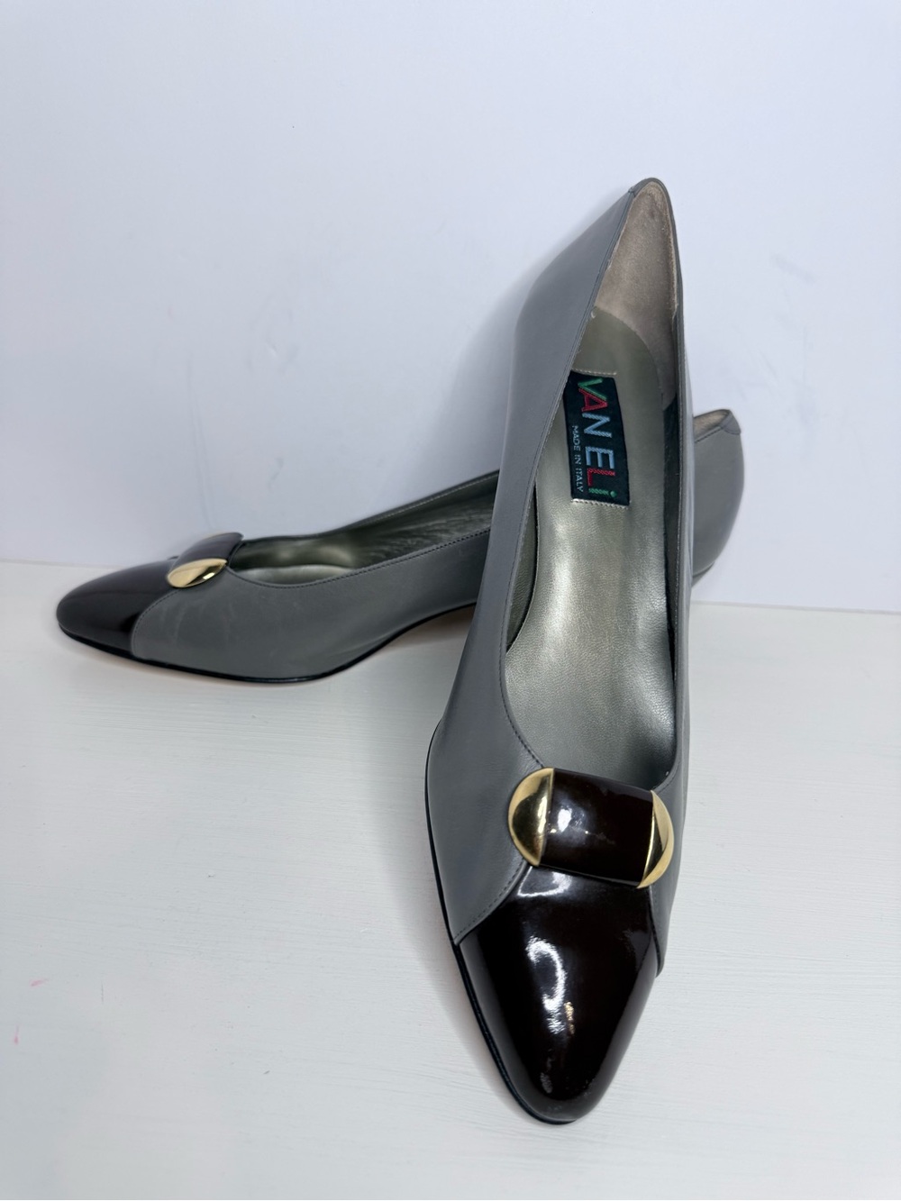 Vaneli Vintage Gray Leather Pumps with Black Patent Toe and Gold Accent 9 N